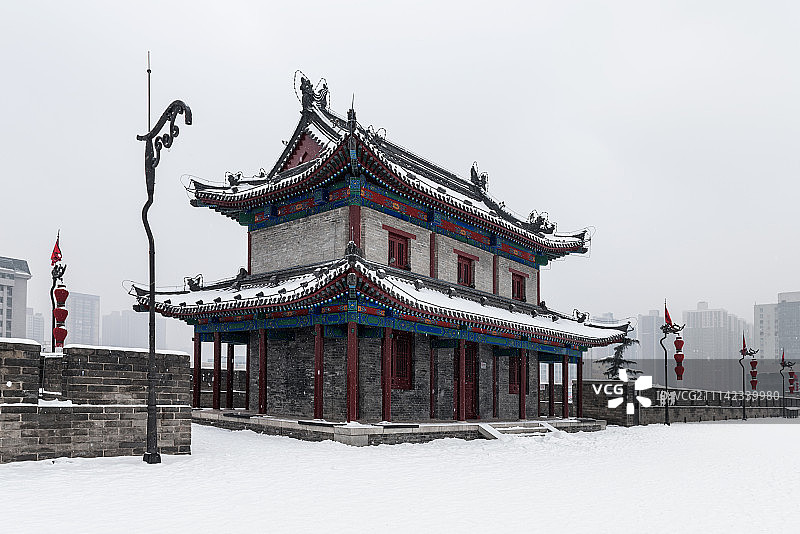 西安城墙雪景图片素材