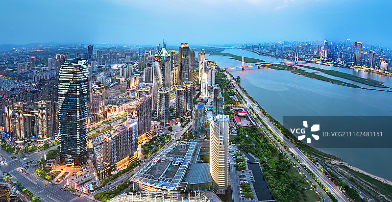 江西南昌红谷滩商业建筑楼图片素材