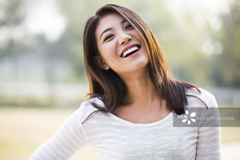 年轻女子肖像图片素材