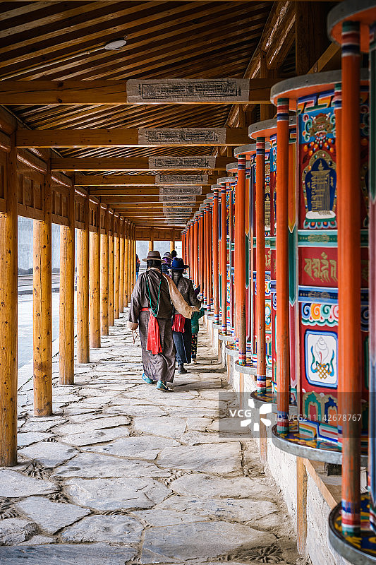 拉卜楞寺转经长廊图片素材