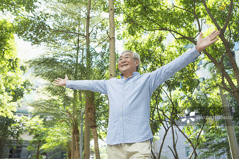 老年男人,早晨,深呼吸图片素材