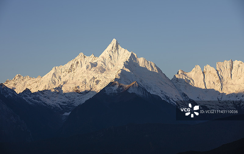 云南迪庆香格里拉梅里雪山风光图片素材