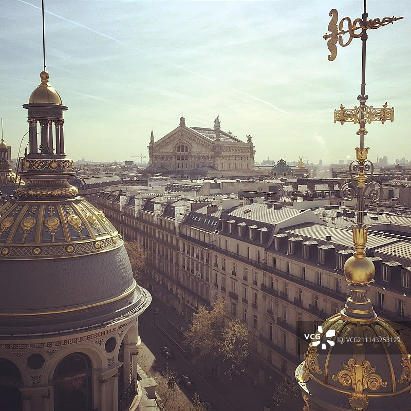 巴黎屋顶-春天百货图片素材