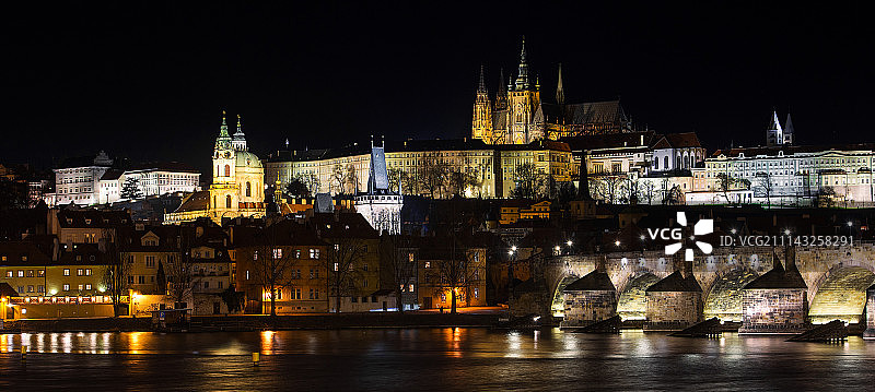 高处的布拉格城堡图片素材