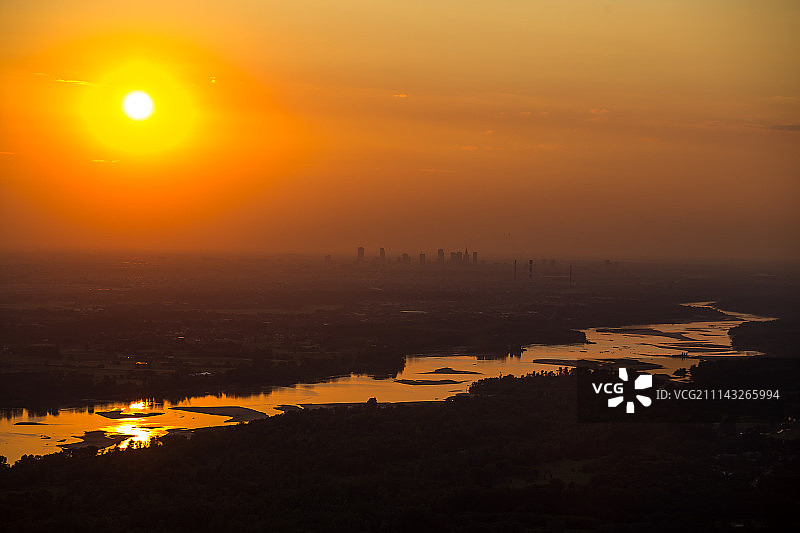 维斯瓦河与华沙市图片素材