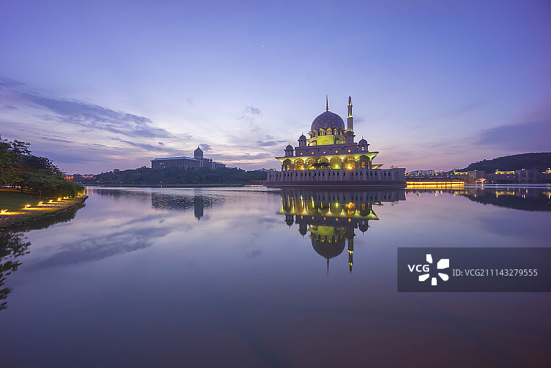 布城清真寺美丽的日出倒影图片素材