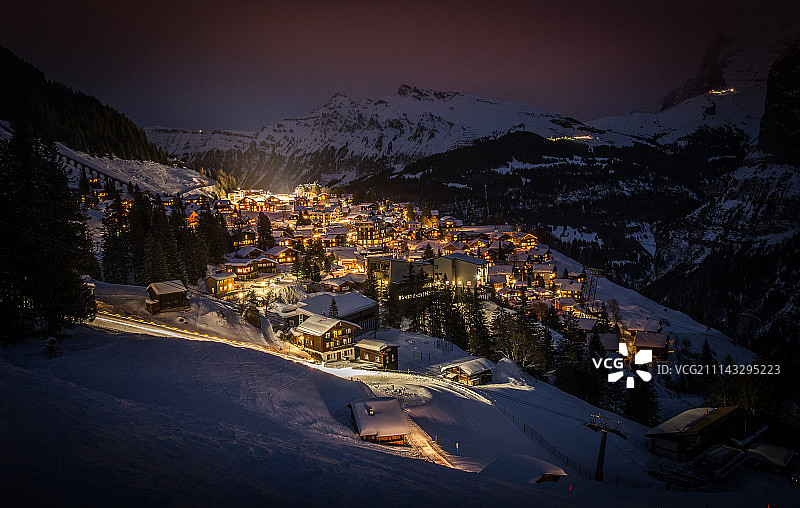 瑞士劳特布龙嫩小镇风光图片素材