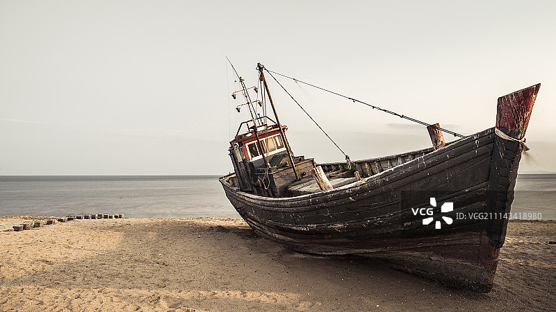 葫芦岛海边的木船图片素材