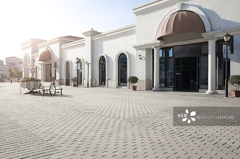 现代城市有特色建筑及广场空地背景图图片素材