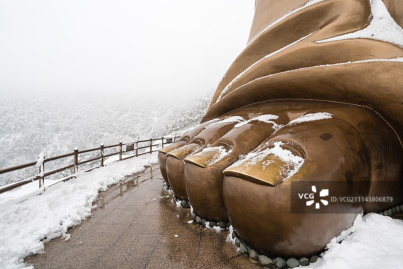 无锡灵山胜境大佛脚雪景图片素材