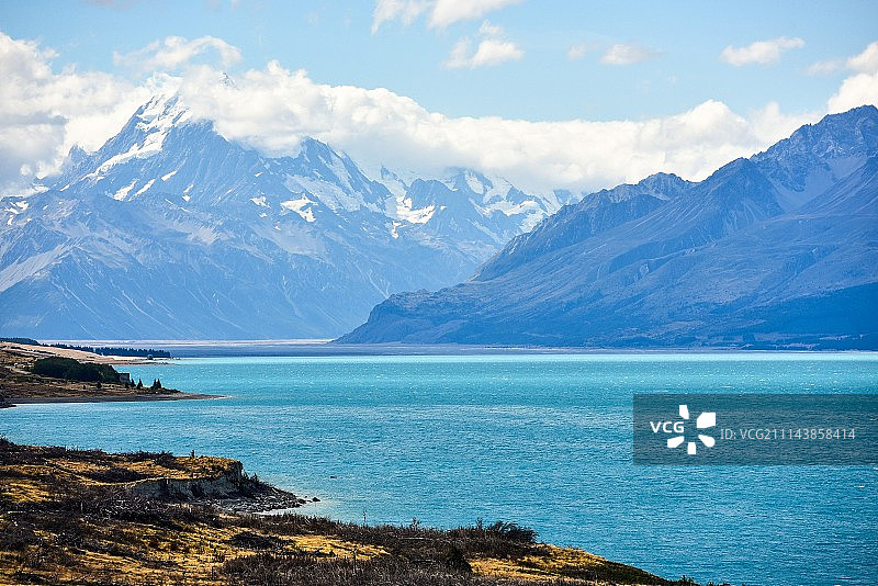 背景为库克山的普卡基湖图片素材