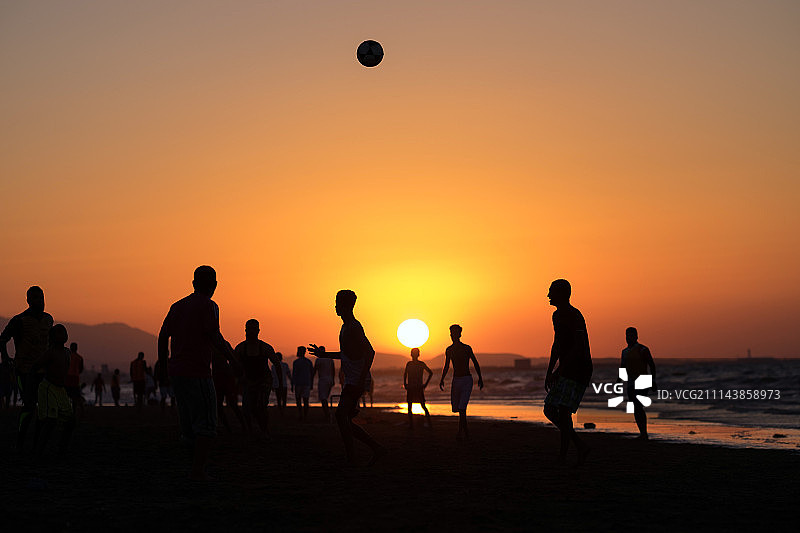 阿曼马斯喀特的海滩足球比赛图片素材