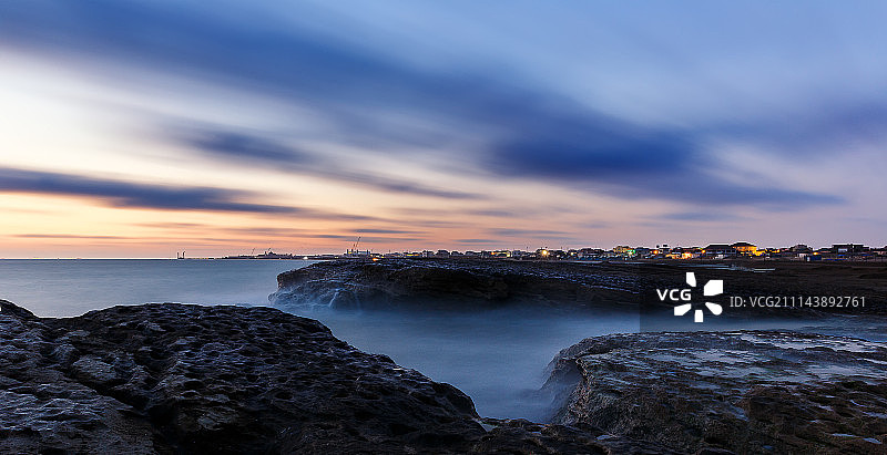 日出时分的里海海岸图片素材