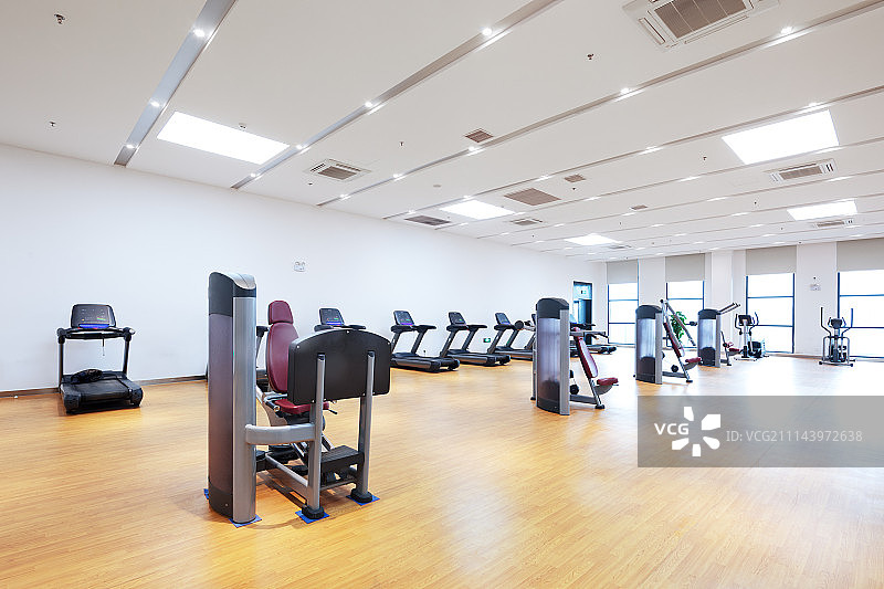 现代健身房内部图片素材