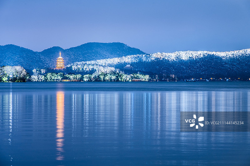 西湖雷峰塔雪景图片素材