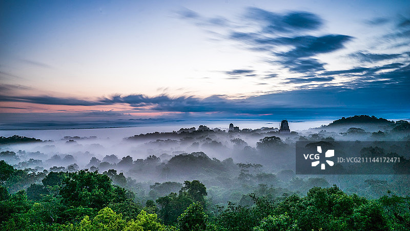 危地马拉蒂卡尔的玛雅神庙图片素材