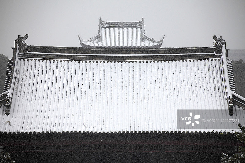 冬雪下的苏州 盘门 中式古典屋顶图片素材