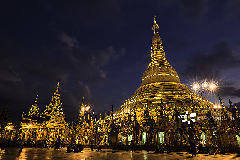 金色宝塔瑞光大金塔的暮色图片素材