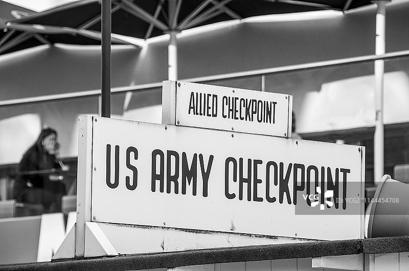 2016年5月10日德国柏林查理检查站标志图片素材