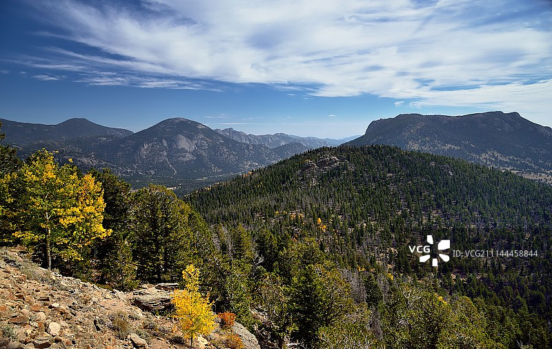 多公园弯道山景和山坡图片素材