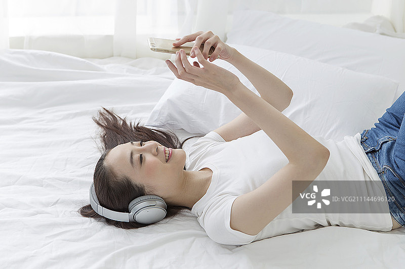 女性,听音乐,手机图片素材