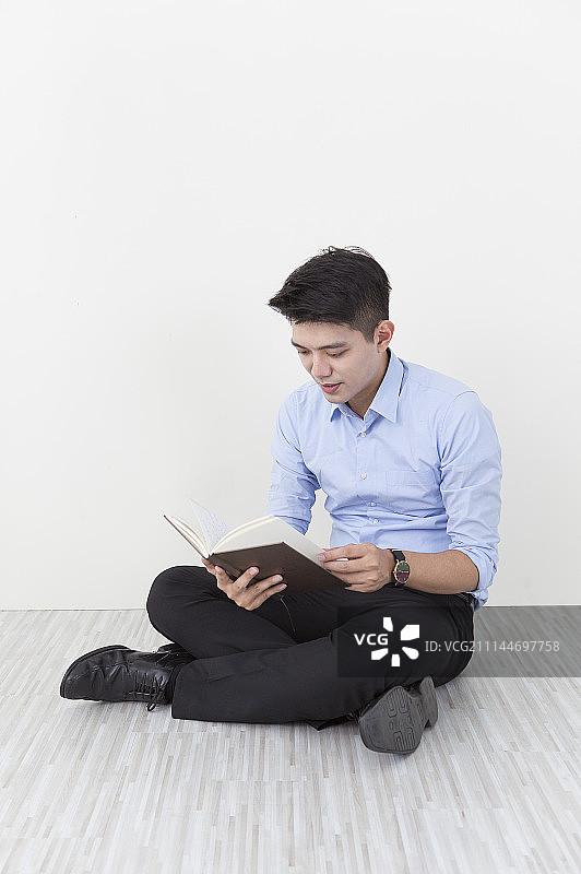 办公男性,阅读图片素材