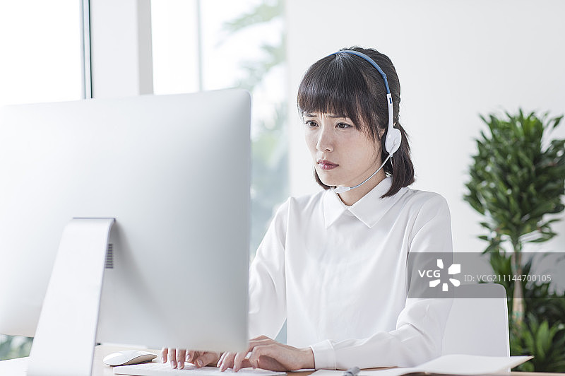 办公女性,客服人员,客诉图片素材