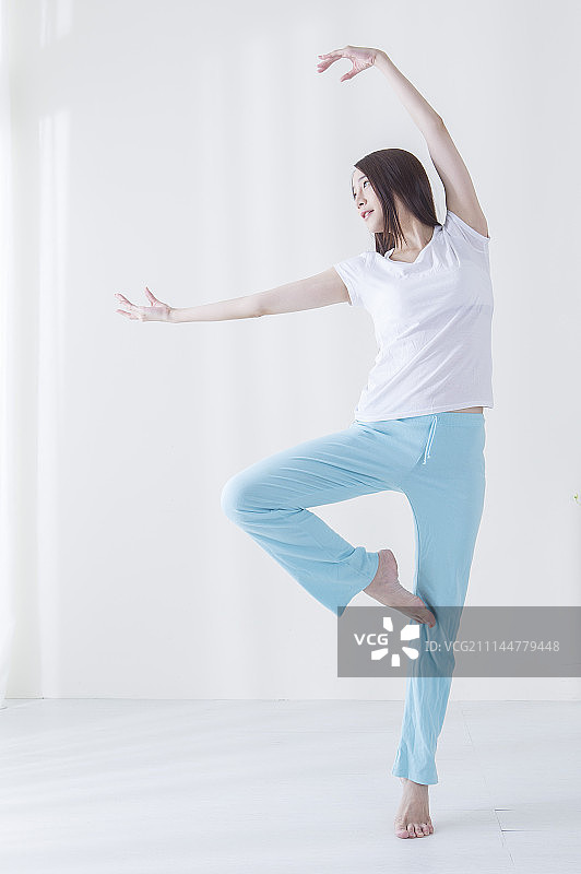 女性,瑜伽,伸展图片素材