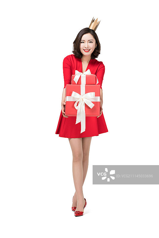 头戴皇冠的红衣女子图片素材