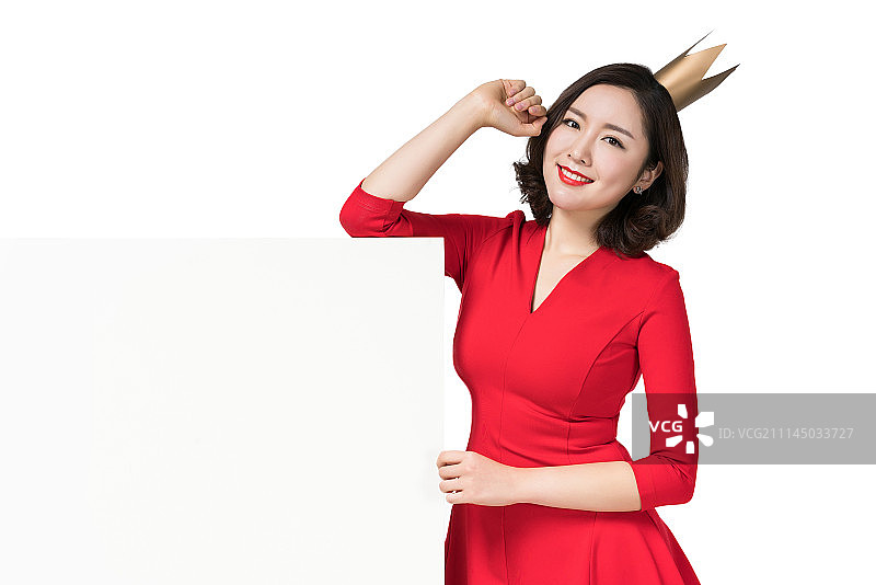 头戴皇冠的红衣女子图片素材