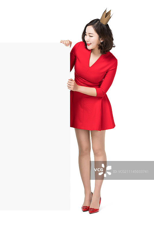 头戴皇冠的红衣女子图片素材