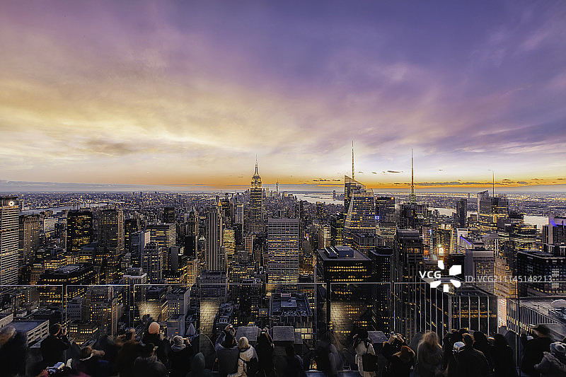 壮丽晚霞下的纽约图片素材
