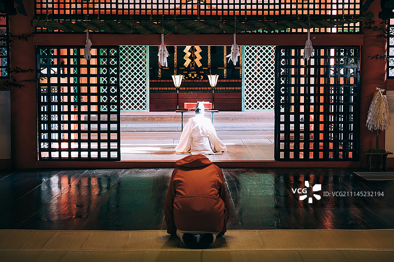 日本严岛神社参拜场景图片素材