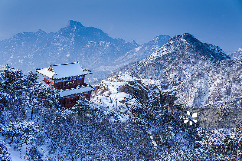 泰山弘德楼雪景图片素材