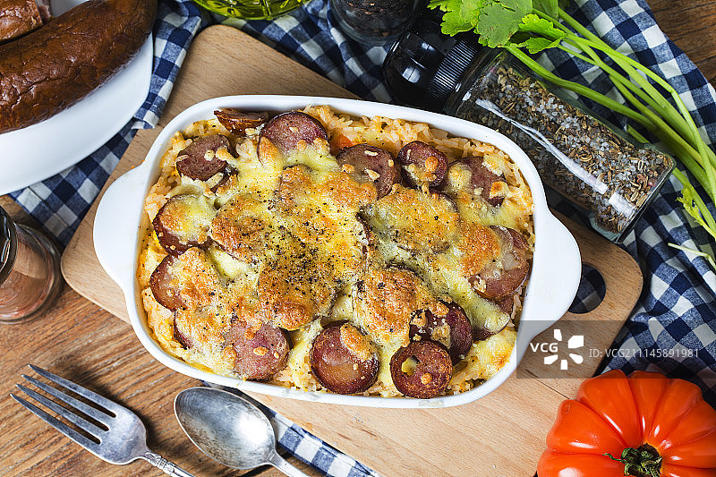 熏肠芝士焗饭图片素材