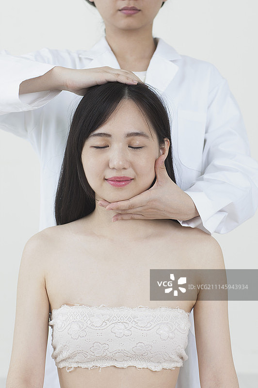 女性,中医师,按摩图片素材