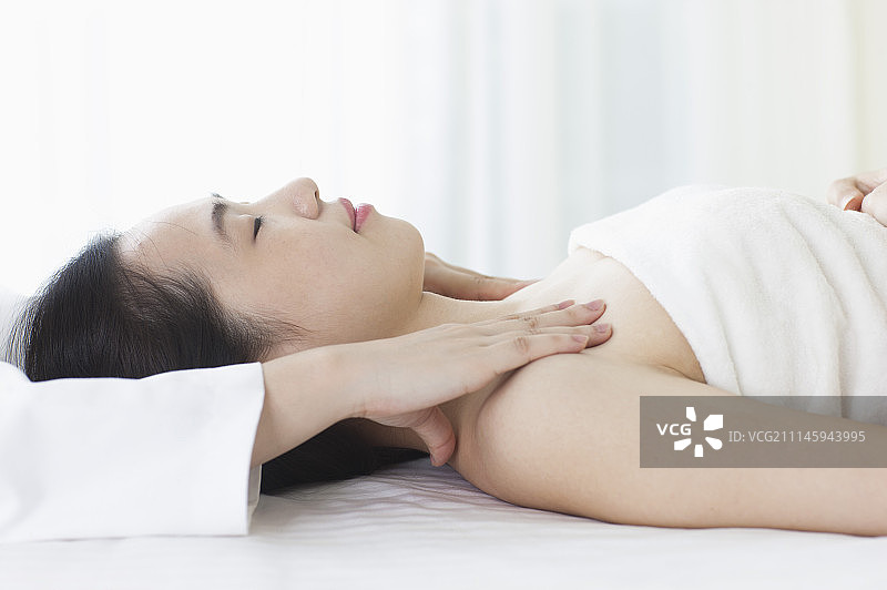 女性,中医师,按摩图片素材