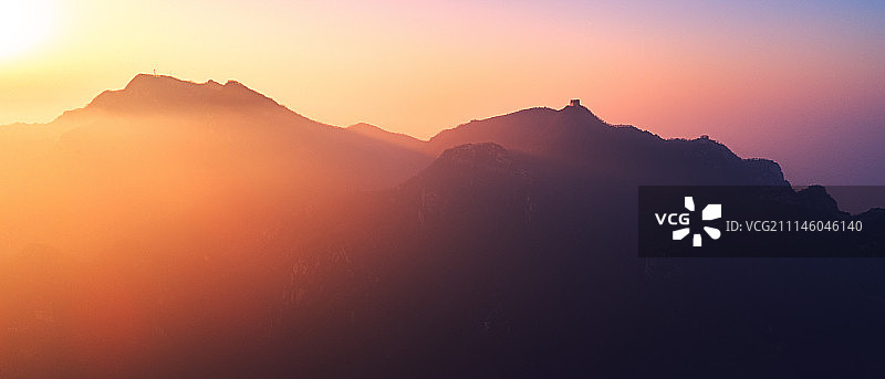 箭扣长城日出航拍图片素材