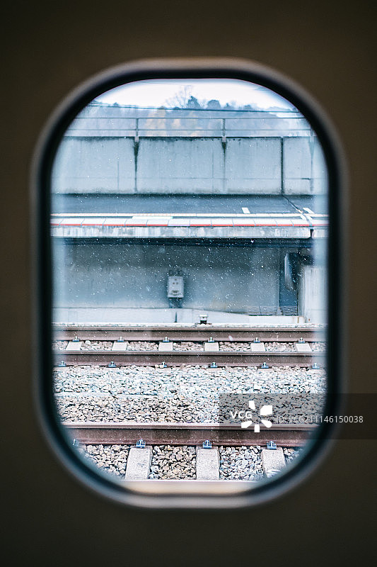 日本车窗外雪图片素材