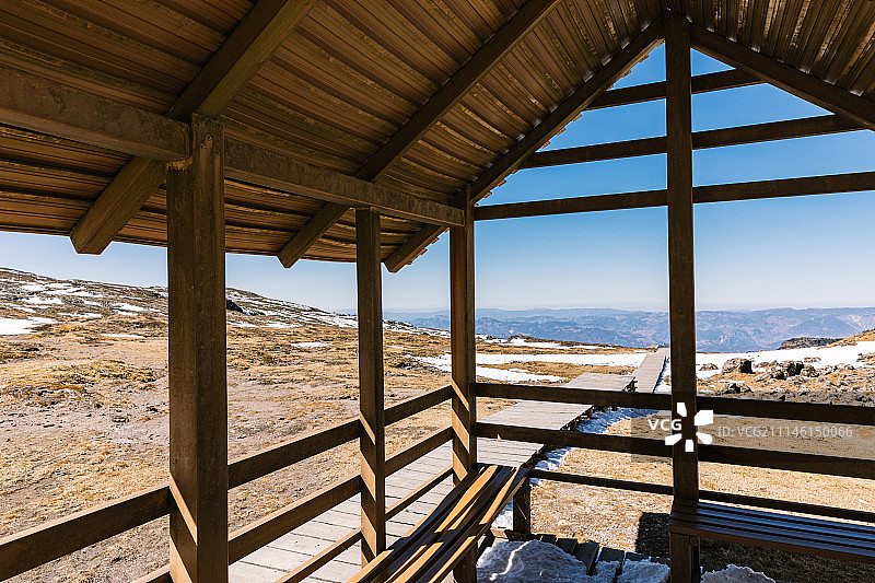 雪山休息亭图片素材