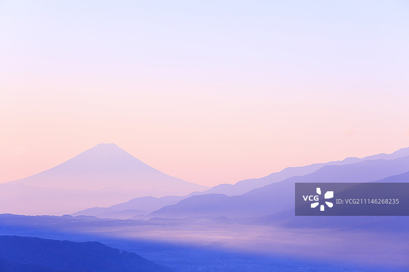 日本长野县的富士山美景图片素材