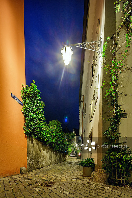 瑞士风情小镇夜景图片素材