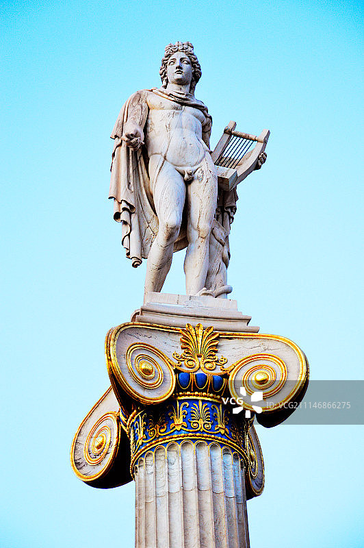 雅典学院的雅典娜女神和阿波罗神像图片素材