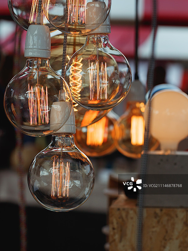 节日里的复古灯泡特写图片素材