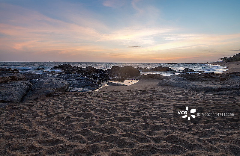 三亚市南山小月湾日落图片素材