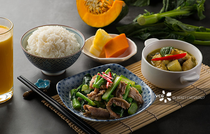 芥蓝炒牛肉套餐图片素材