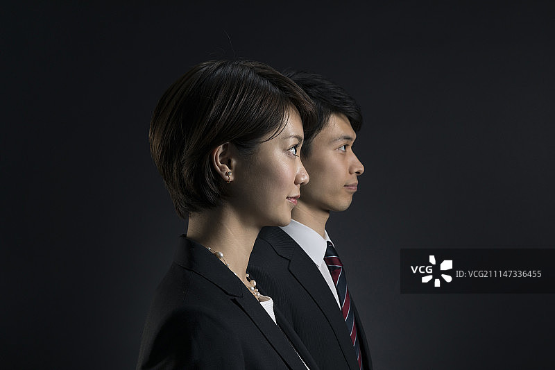 商务人士人物写真，看向远方图片素材