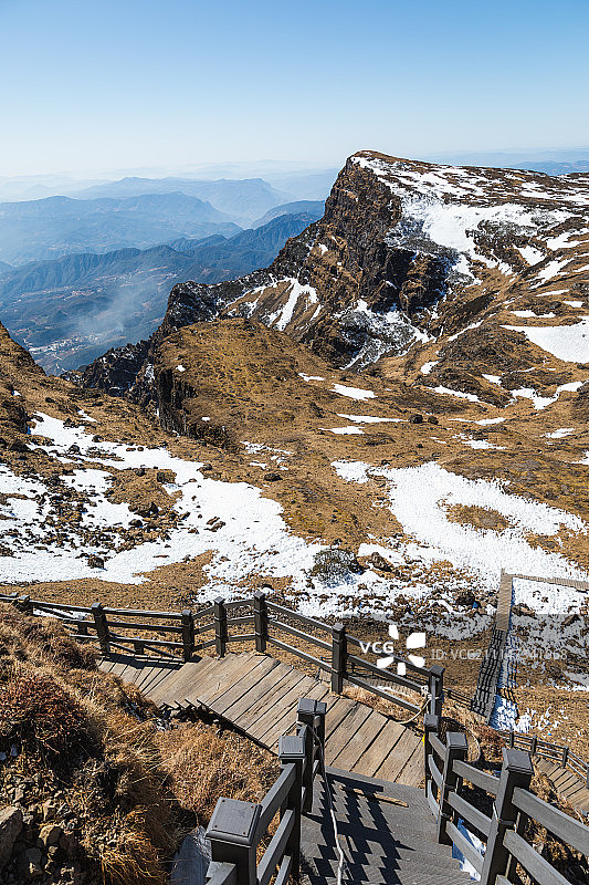 轿子雪山风光与雪山栈道图片素材