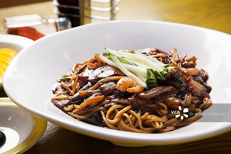 巨型黑豆酱面条图片素材