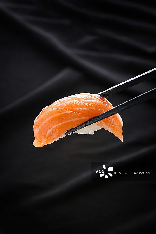 三文鱼寿司日式料理图片素材